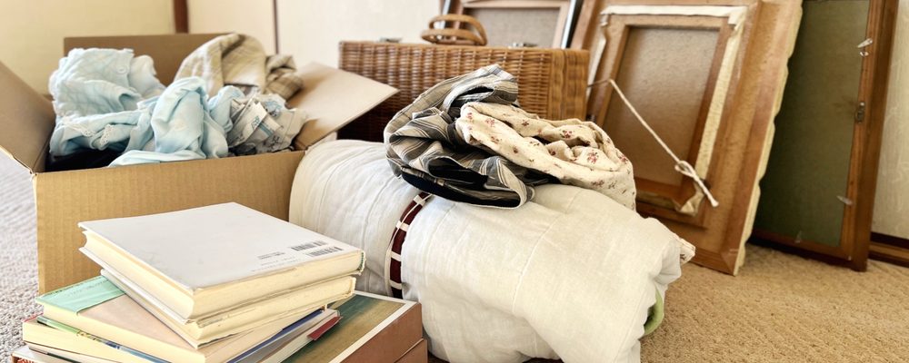 家財が残ったままの室内