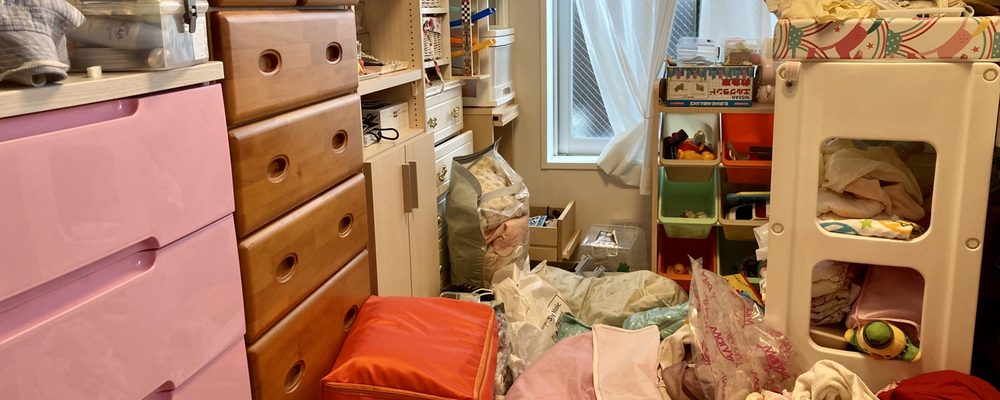 家財が残ったままの室内