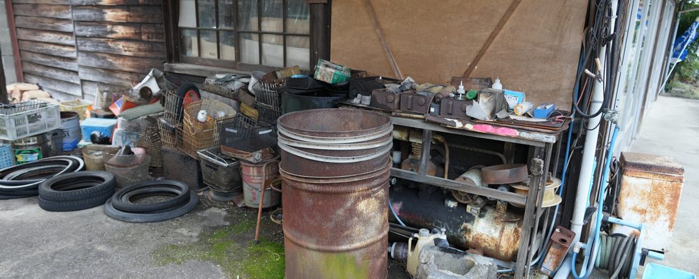 家財が残ったままの室内