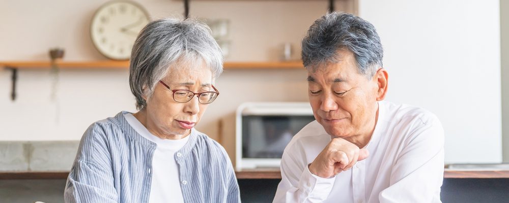 茨木市の物件について相談する様子