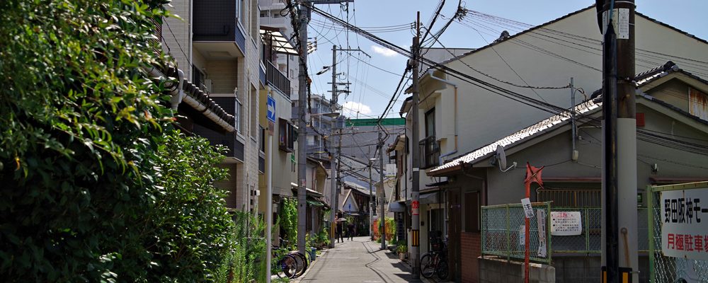 生野区の路地と連棟住宅の街並み