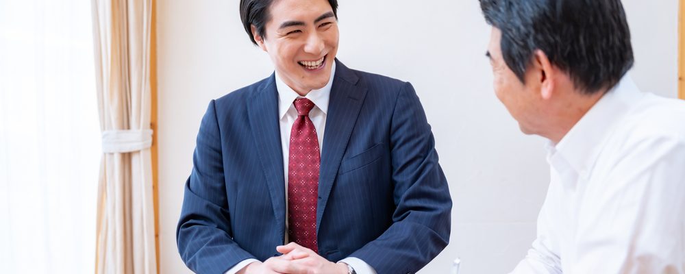 泉大津市の物件を調査する株式会社GEEZの担当者