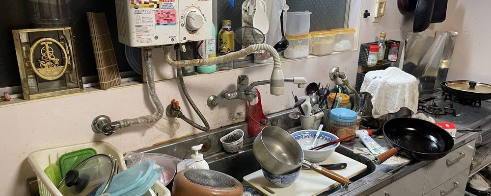 家財が残ったままの室内