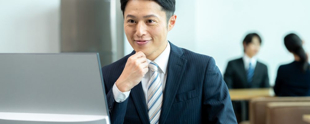 河内長野市の物件を調査する株式会社GEEZの担当者