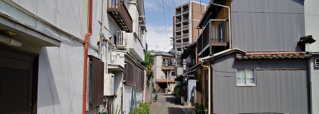 路地に面した長屋のイメージ