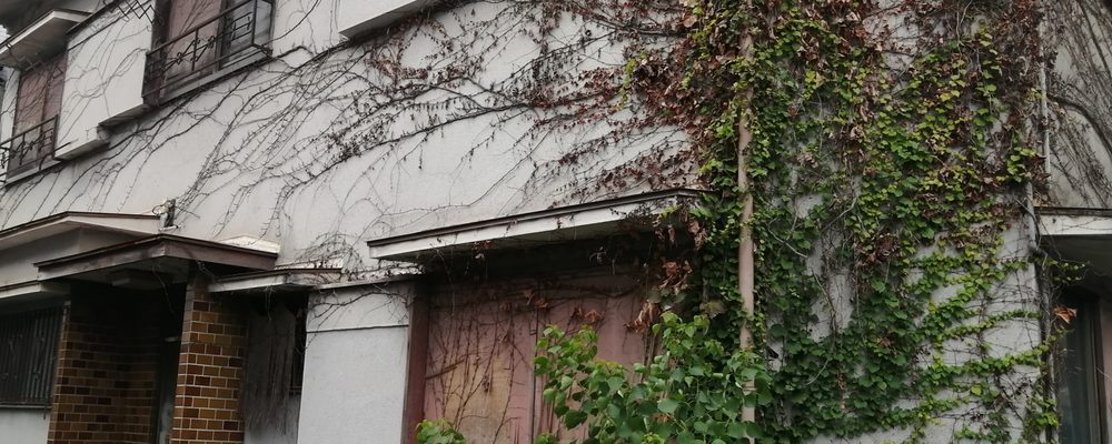 守口市の老朽化した長屋の外観