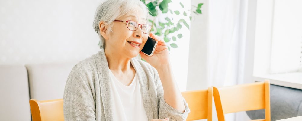 西区の物件について相談する様子