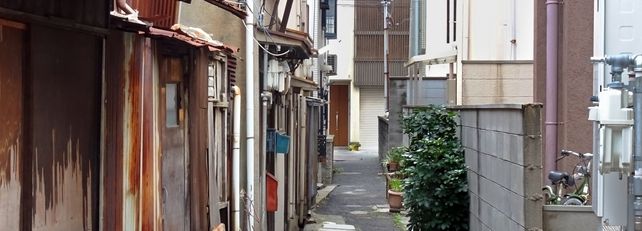 路地に面した長屋のイメージ