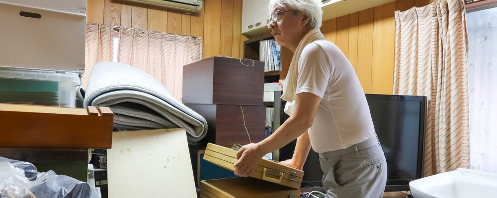 家財が残ったままの室内