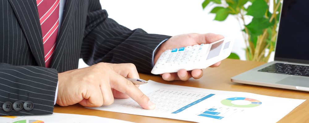 堺区の物件を調査する株式会社GEEZの担当者