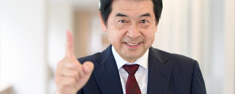 摂津市の物件を調査する株式会社GEEZの担当者