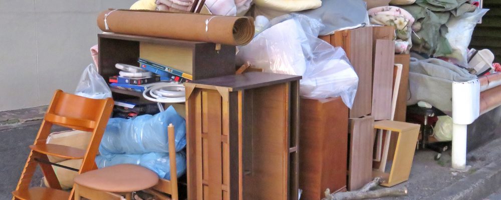 家財が残ったままの室内